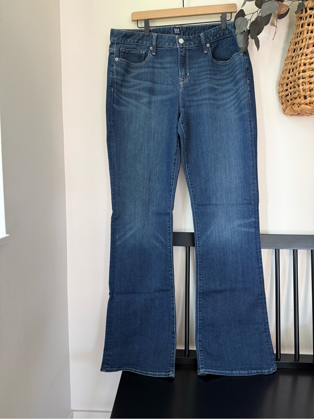 GAP Women's Medium Dark Blue Flared Jeans Size 32 Tall. Worn twice!